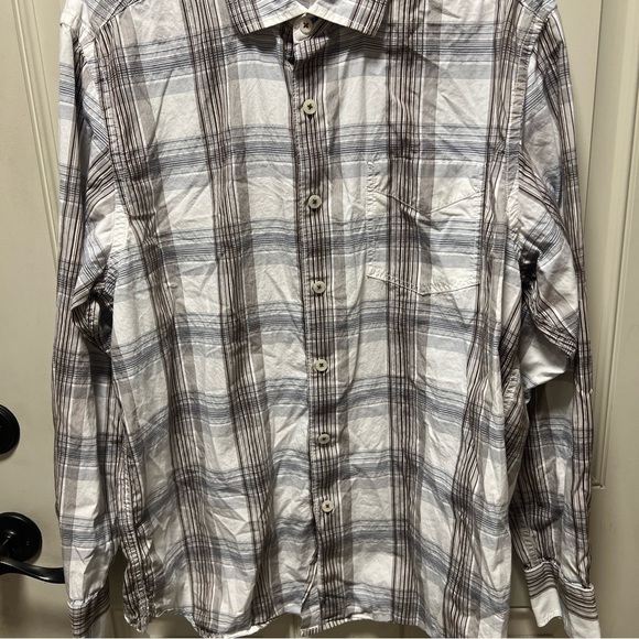 Tommy Bahama Jean button up - Picture 5 of 9